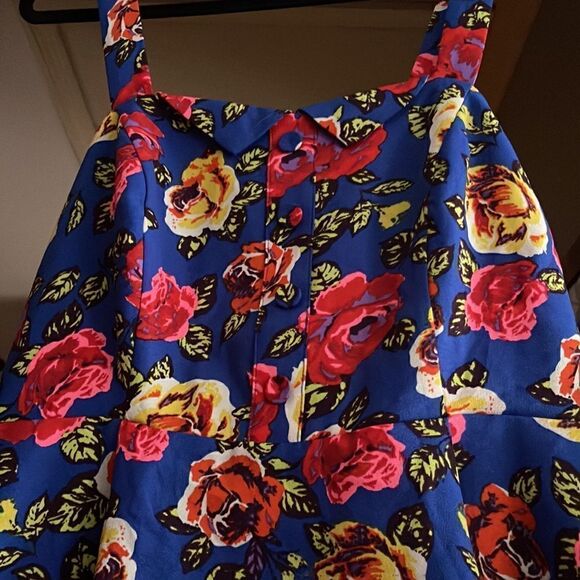 Fun Floral Summer Dress - Picture 5 of 9